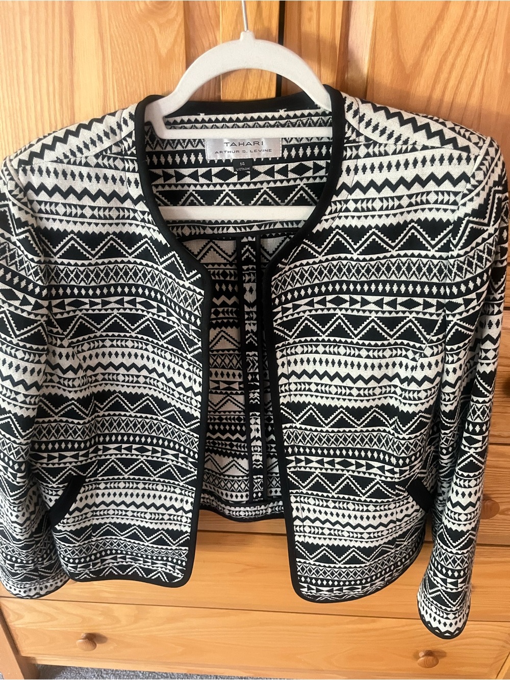 Tahari 14  Black & White Patterned Open Front Jacket